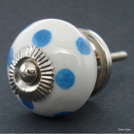 Nábytková úchytka bílá se světle modrými puntíky 4 cm - knopka