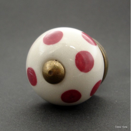 Nábytková úchytka bílá s tmavě růžovými puntíky 3 cm - knopka